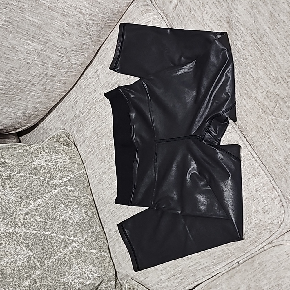 Lululemon Nylon cropped  leggings